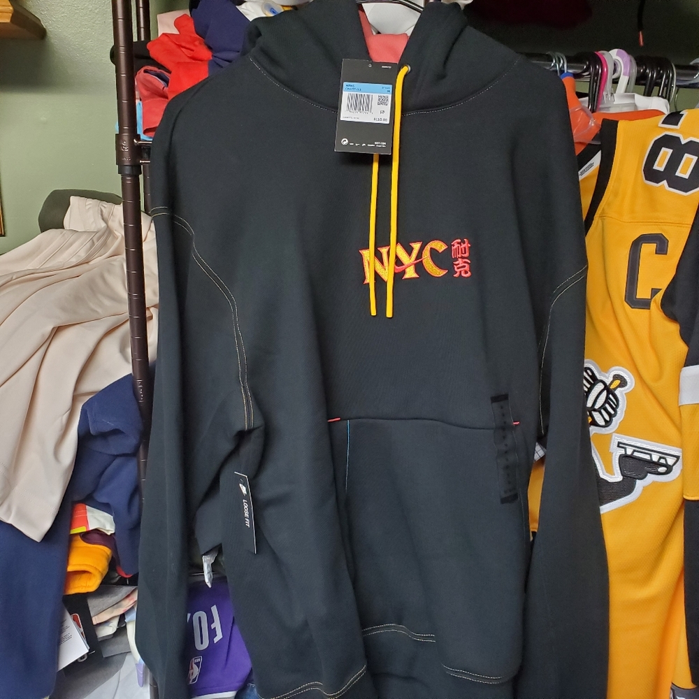 Nike New York City China Town Hooded Sweatshirt CW4777-010 Mens Medium